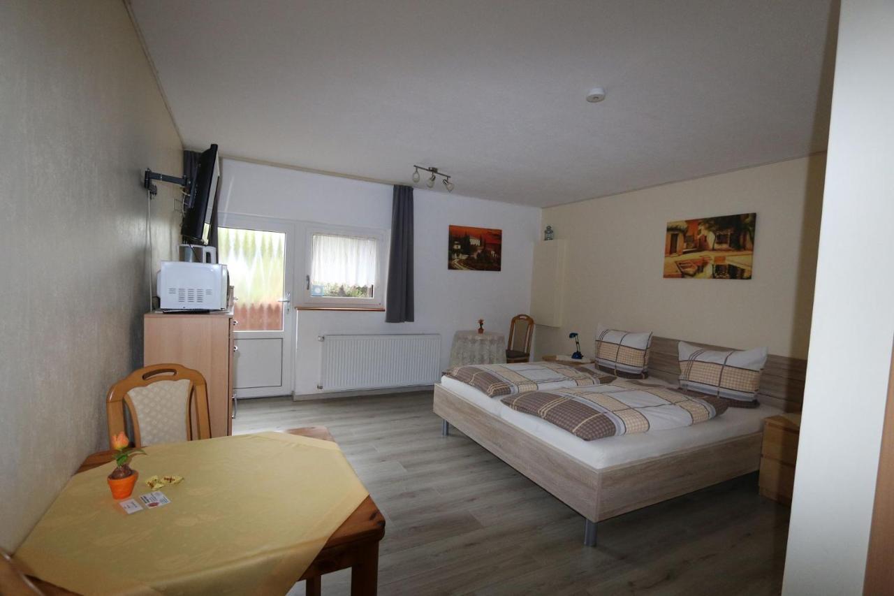 Haus Anne Hotel Neunkirchen  Bagian luar foto